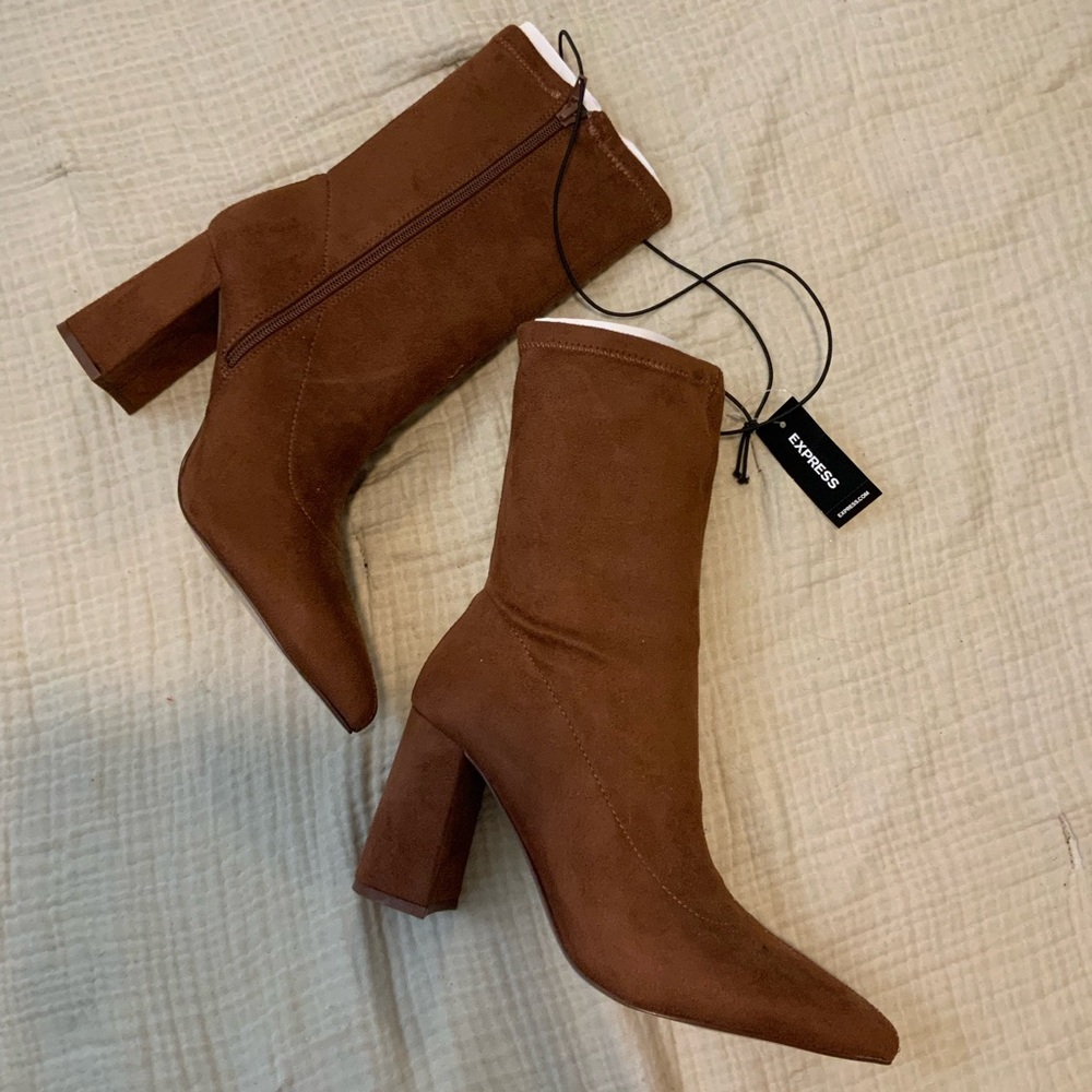 New with tags Express Faux Suede Brown Block Heel Ankle Boots Vintage
